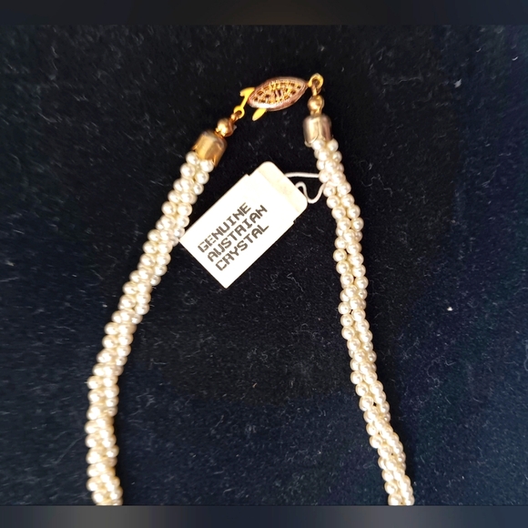 Genuine Austrian Crystal Pearl & Gold Slider on a Twisted Pearl Strand NecklaceI - Picture 4 of 5
